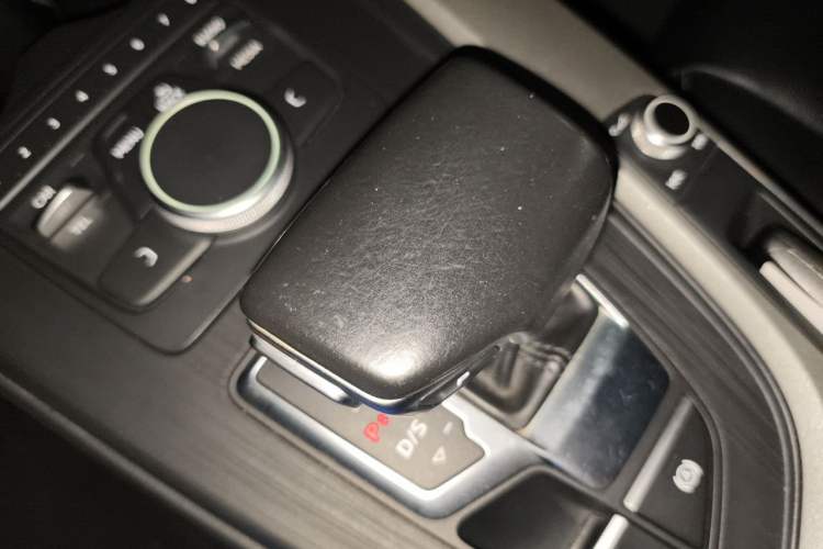 Used Audi A4L 2017 40 TFSI Ambition Edition Gear Lever