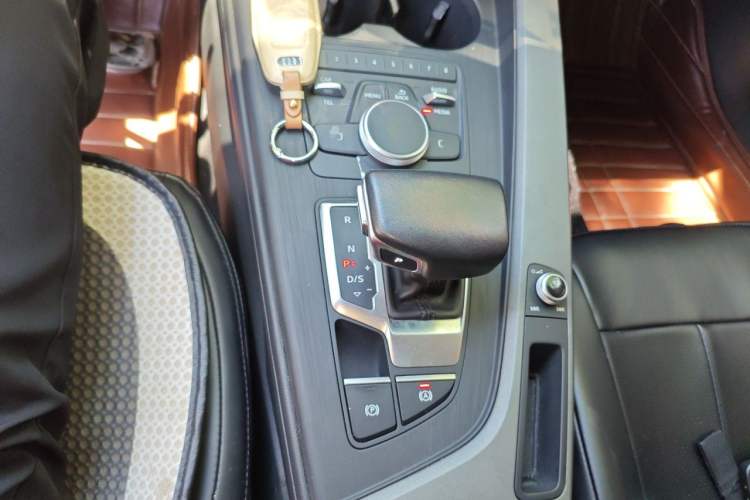 Used Audi A4L 2017 Plus 40 TFSI Ambition Model Gear Lever