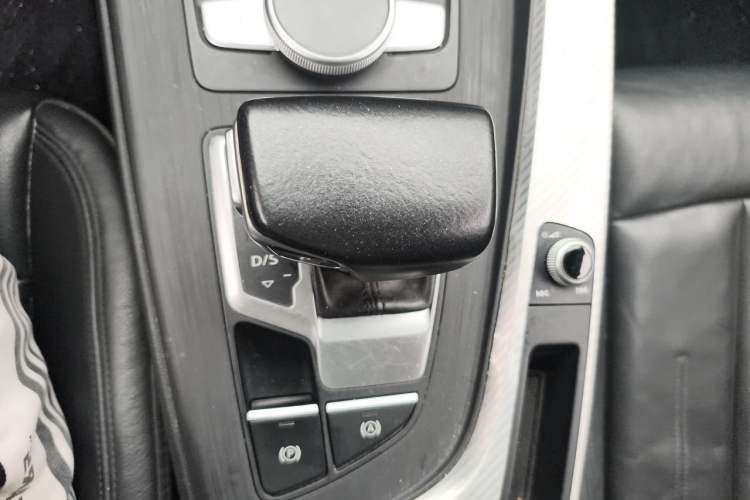 Used Audi A4L 2017 Plus 40 TFSI Fashion Model Gear Lever