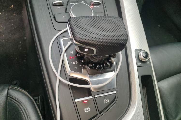 Used Audi A4L 2017 40 TFSI Fashion Model Gear Lever