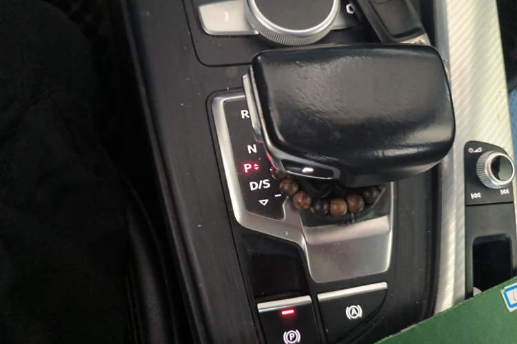 Used Audi A4L 2017 Plus 40 TFSI Fashion Model Gear Lever