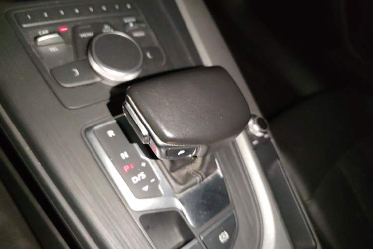 Used Audi A4L 2017 Plus 40 TFSI Ambition Model Gear Lever