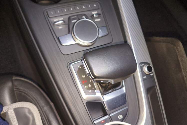 Used Audi A4L 2017 Plus 40 TFSI Fashion Model Gear Lever