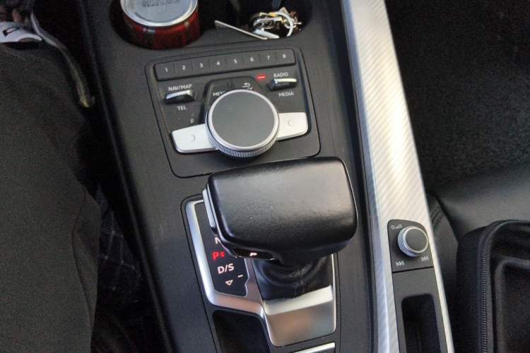 Used Audi A4L 2017 40 TFSI Fashion Model Gear Lever