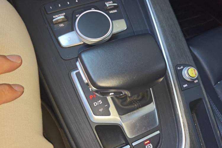 Used Audi A4L 2017 Plus 40 TFSI Fashion Model Gear Lever