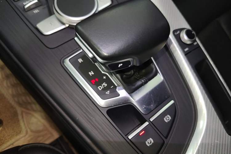 Used Audi A4L 2017 Plus 40 TFSI Fashion Model Gear Lever