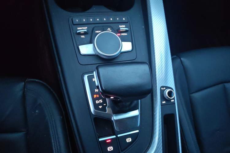 Used Audi A4L 2017 Plus 40 TFSI Fashion Model Gear Lever