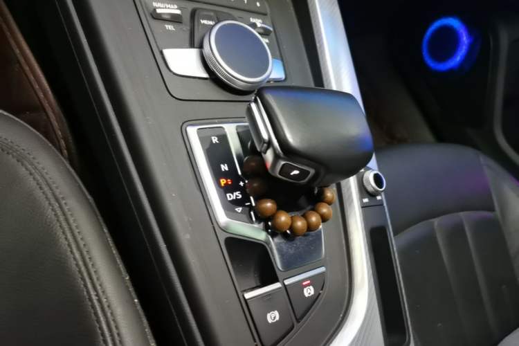 Used Audi A4L 2017 40 TFSI Fashion Model Gear Lever