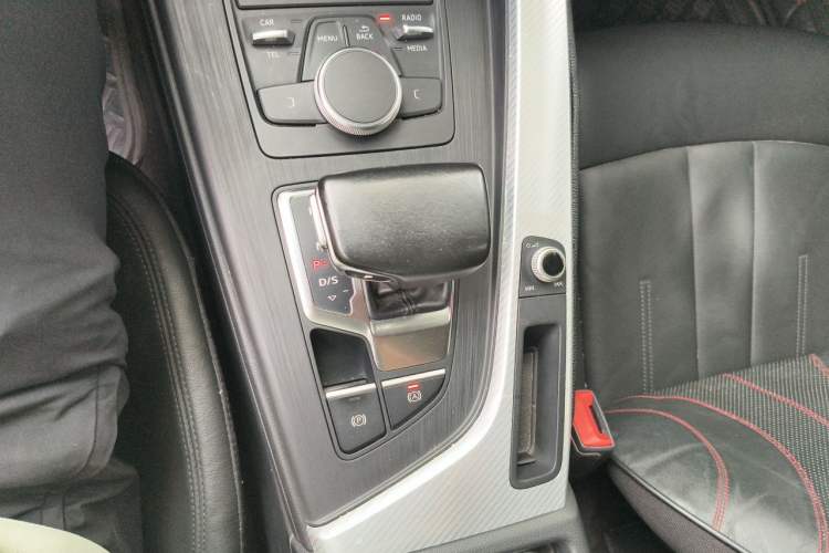 Used Audi A4L 2017 Plus 40 TFSI Fashion Model Gear Lever