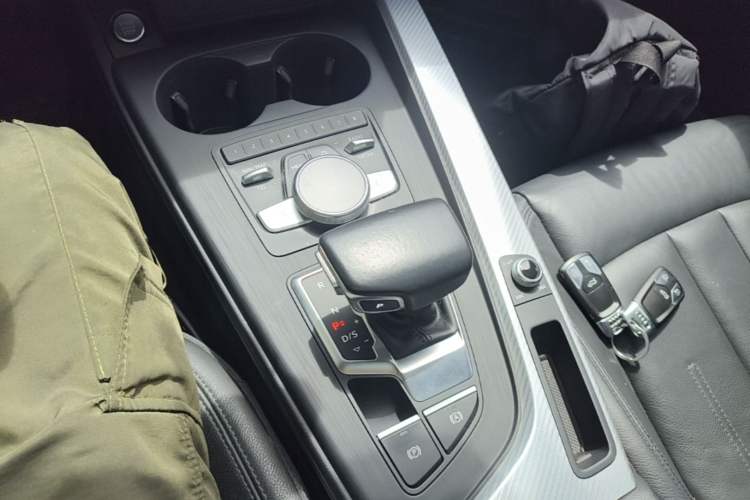 Used Audi A4L 2017 40 TFSI Fashion Model Gear Lever