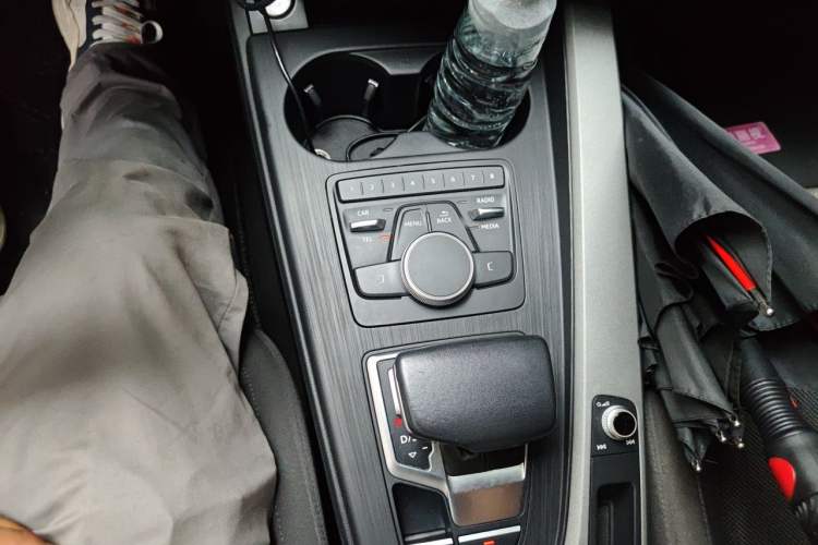 Used Audi A4L 2017 Plus 40 TFSI Ambition Model Gear Lever
