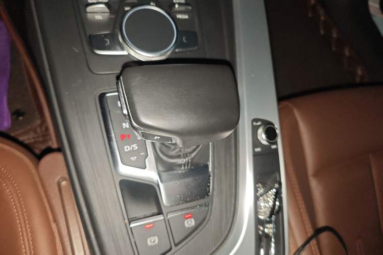 Used Audi A4L 2017 Plus 45 TFSI quattro Sport model Gear Lever