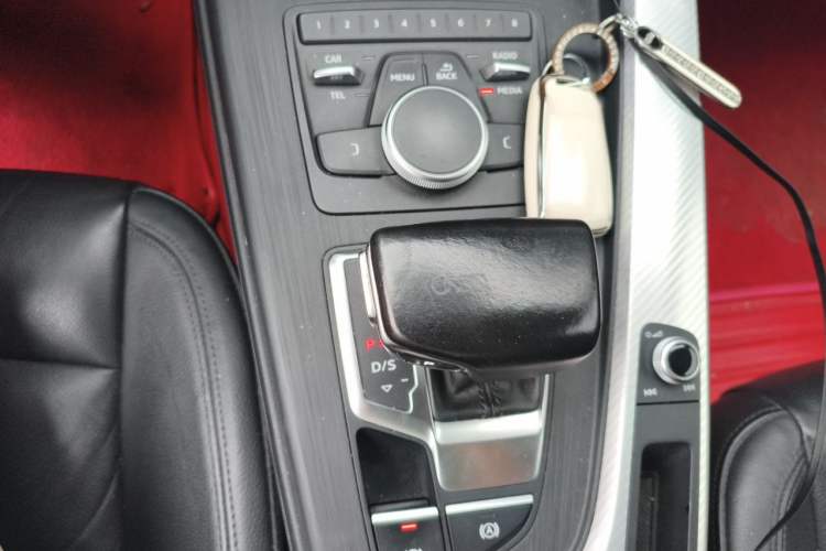 Used Audi A4L 2017 40 TFSI Fashion Model Gear Lever