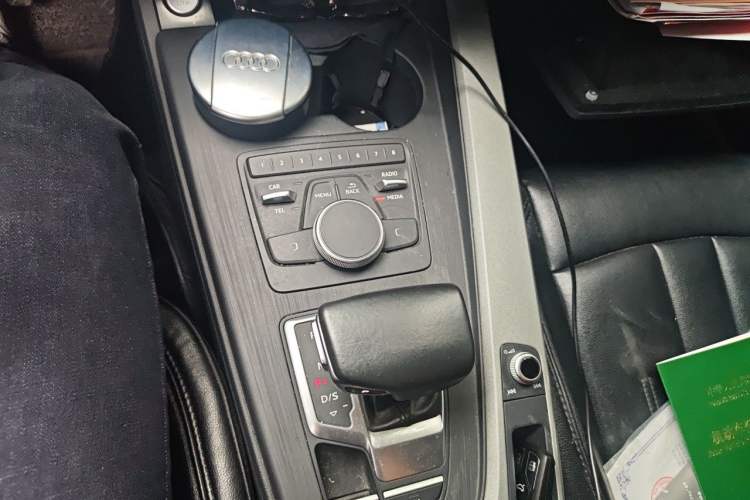 Used Audi A4L 2017 Plus 40 TFSI Ambition Model Gear Lever