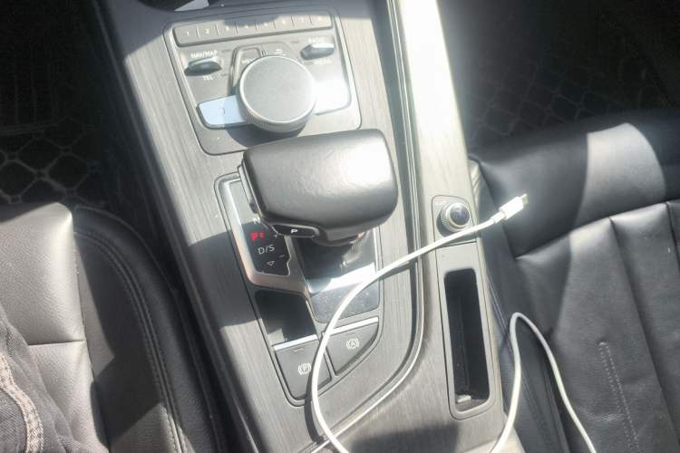 Used Audi A4L 2017 40 TFSI Style Edition Gear Lever