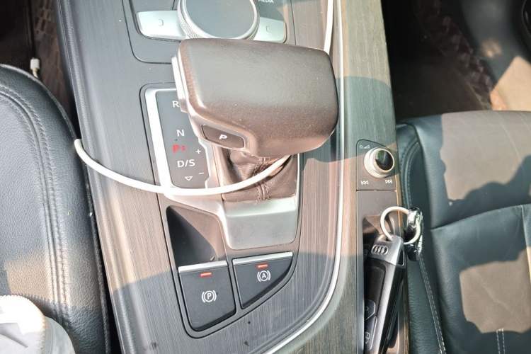 Used Audi A4L 2017 40 TFSI Style Edition Gear Lever