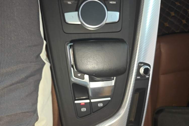 Used Audi A4L 2017 40 TFSI Fashion Model Gear Lever