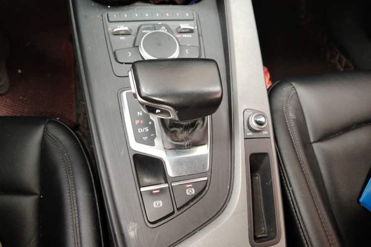 Used Audi A4L 2017 Plus 40 TFSI Ambition Model Gear Lever