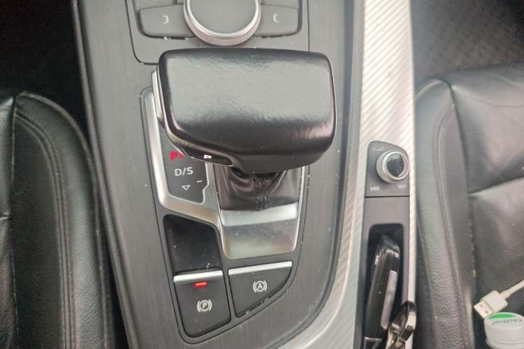 Used Audi A4L 2017 40 TFSI Fashion Model Gear Lever