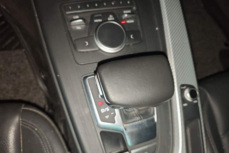 Used Audi A4L 2017 40 TFSI Fashion Model Gear Lever