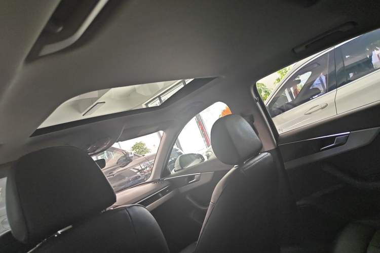 Used Audi A4L 2017 Plus 40 TFSI Ambition Model Headliner