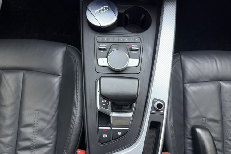 Used Audi A4L 2017 40 TFSI Fashion Model Interior 4