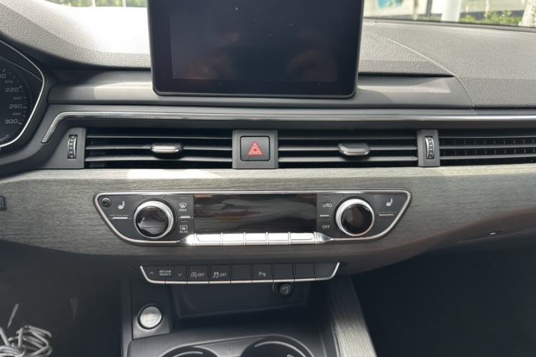 Used Audi A4L 2017 40 TFSI Style Edition Interior 4