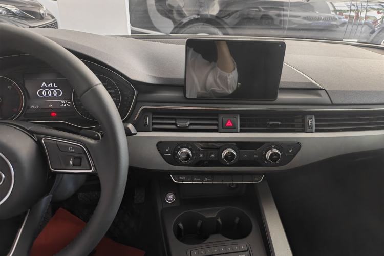 Used Audi A4L 2017 Plus 40 TFSI Ambition Model Interior 6