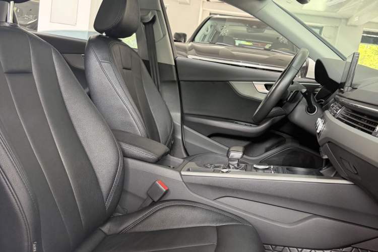 Used Audi A4L 2017 Plus 40 TFSI Ambition Model Interior 6
