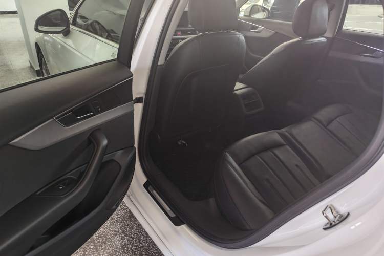 Used Audi A4L 2017 Plus 40 TFSI Ambition Model Interior 9