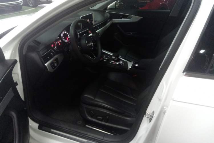 Used Audi A4L 2017 Plus 40 TFSI Fashion Model Left Front Seat
