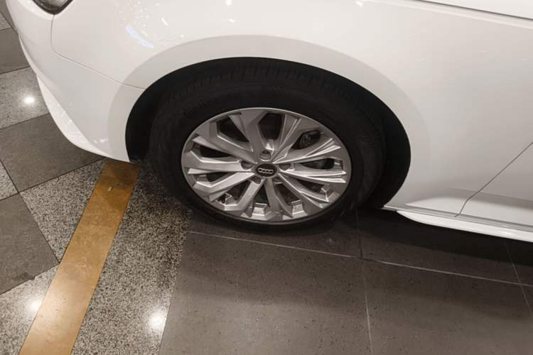 Used Audi A4L 2017 40 TFSI Ambition Edition Left Front Wheel Hub