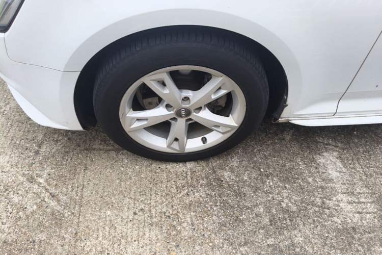 Used Audi A4L 2017 40 TFSI Fashion Model Left Front Wheel Hub
