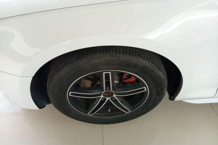 Used Audi A4L 2017 40 TFSI Ambition Edition Left Front Wheel Hub