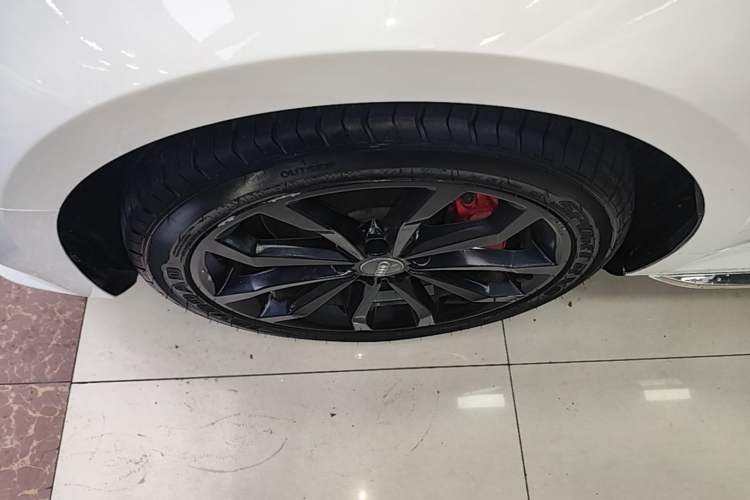 Used Audi A4L 2017 45 TFSI quattro Style Edition Left Front Wheel Hub