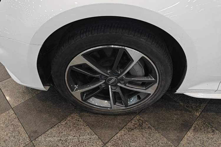 Used Audi A4L 2017 45 TFSI quattro Sport Edition Left Front Wheel Hub