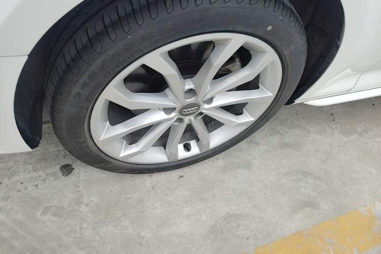 Used Audi A4L 2017 40 TFSI Style Edition Left Front Wheel Hub