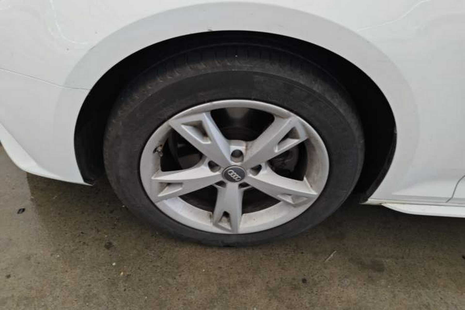 Used Audi A4L 2017 40 TFSI Fashion Model Left Front Wheel Hub