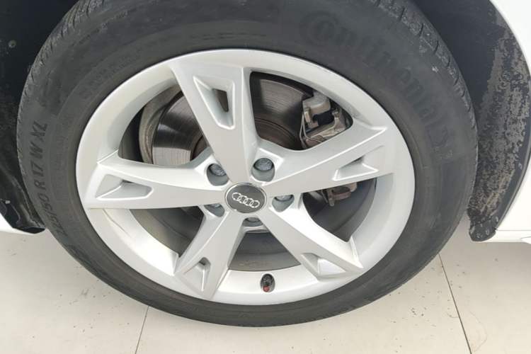 Used Audi A4L 2017 40 TFSI Fashion Model Left Front Wheel Hub