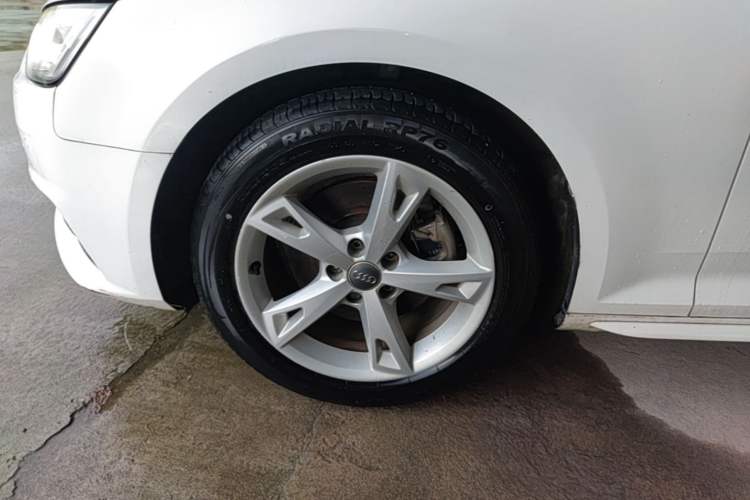 Used Audi A4L 2017 Plus 40 TFSI Fashion Model Left Front Wheel Hub