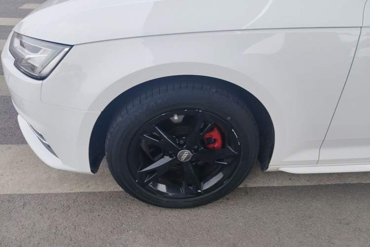 Used Audi A4L 2017 Plus 40 TFSI Fashion Model Left Front Wheel Hub