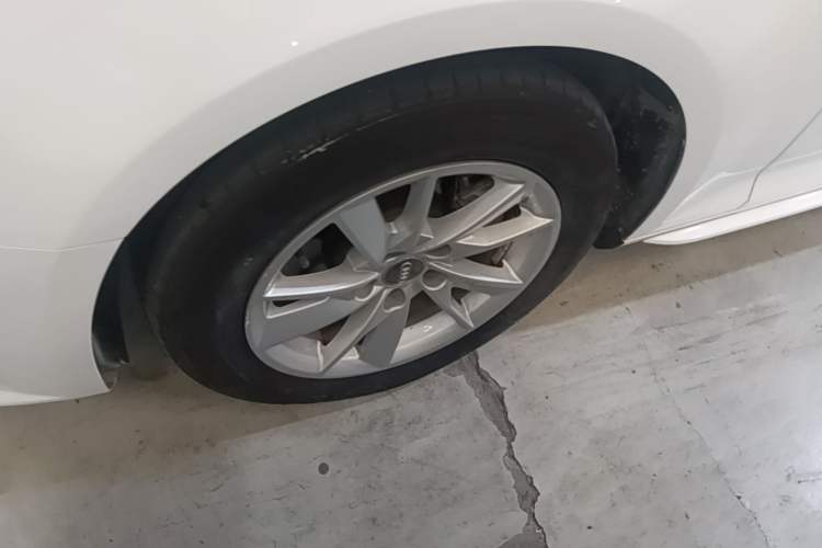 Used Audi A4L 2017 40 TFSI Ambition Edition Left Front Wheel Hub