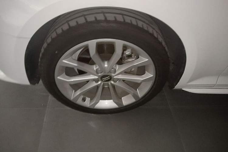 Used Audi A4L 2017 40 TFSI Style Edition Left Front Wheel Hub