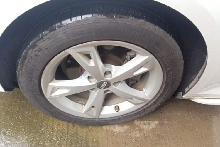 Used Audi A4L 2017 40 TFSI Fashion Model Left Front Wheel Hub