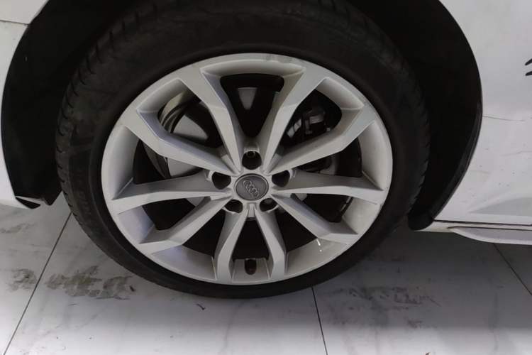 Used Audi A4L 2017 40 TFSI Style Edition Left Front Wheel Hub