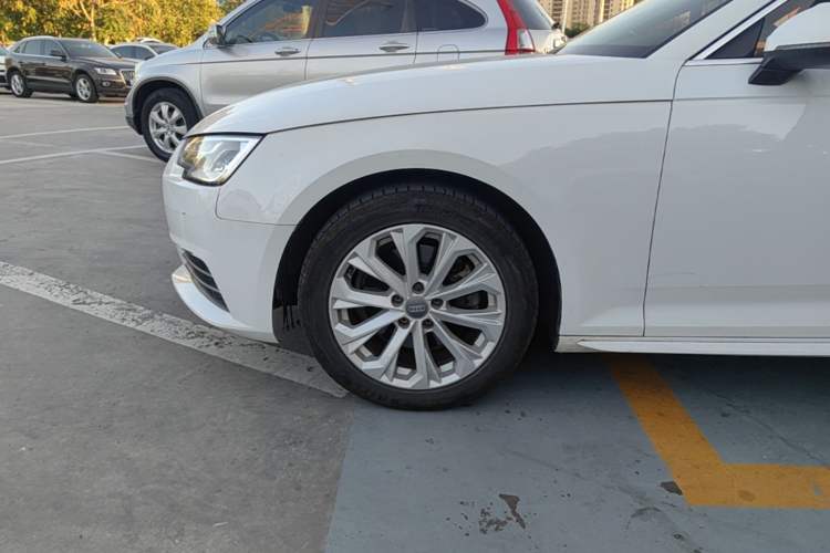 Used Audi A4L 2017 Plus 40 TFSI Ambition Model Left Front Wheel Hub