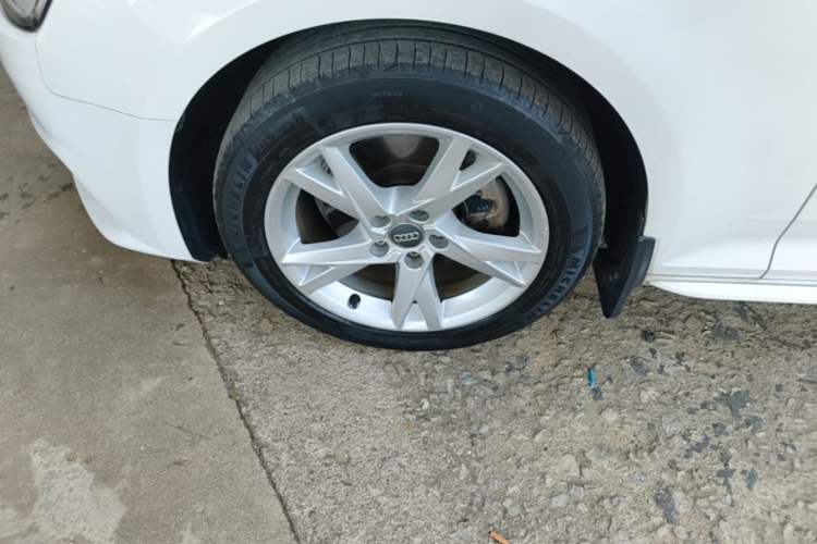 Used Audi A4L 2017 Plus 40 TFSI Ambition Model Left Front Wheel Hub