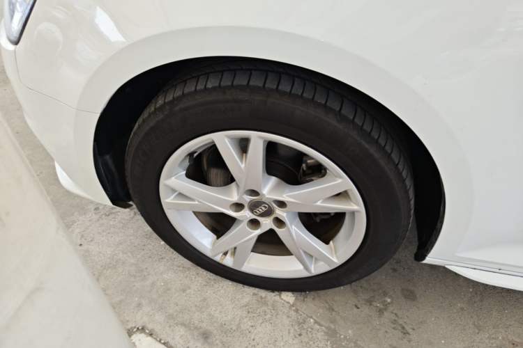 Used Audi A4L 2017 Plus 40 TFSI Ambition Model Left Front Wheel Hub