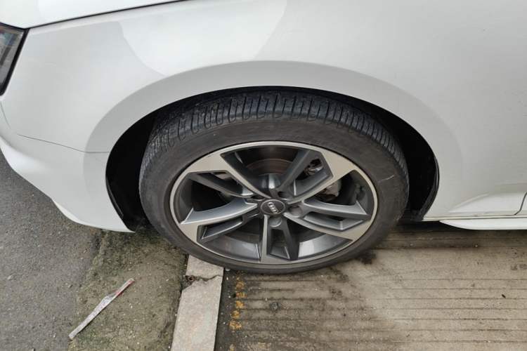 Used Audi A4L 2017 Plus 40 TFSI Sport Model Left Front Wheel Hub