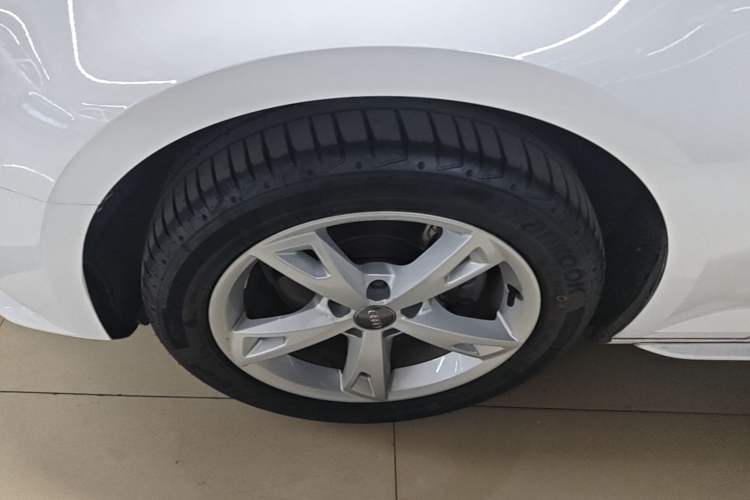 Used Audi A4L 2017 40 TFSI Ambition Edition Left Front Wheel Hub